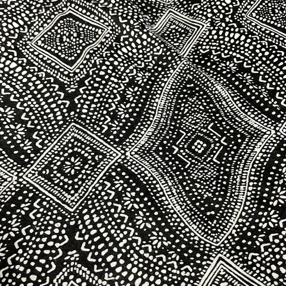 Women’s size large H&M polyester blouse - Picture 13 of 13